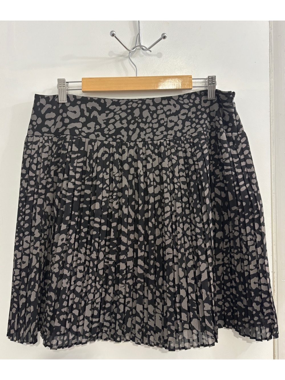 LOFT Black and Gray Animal-Print Pleated Skater Skirt